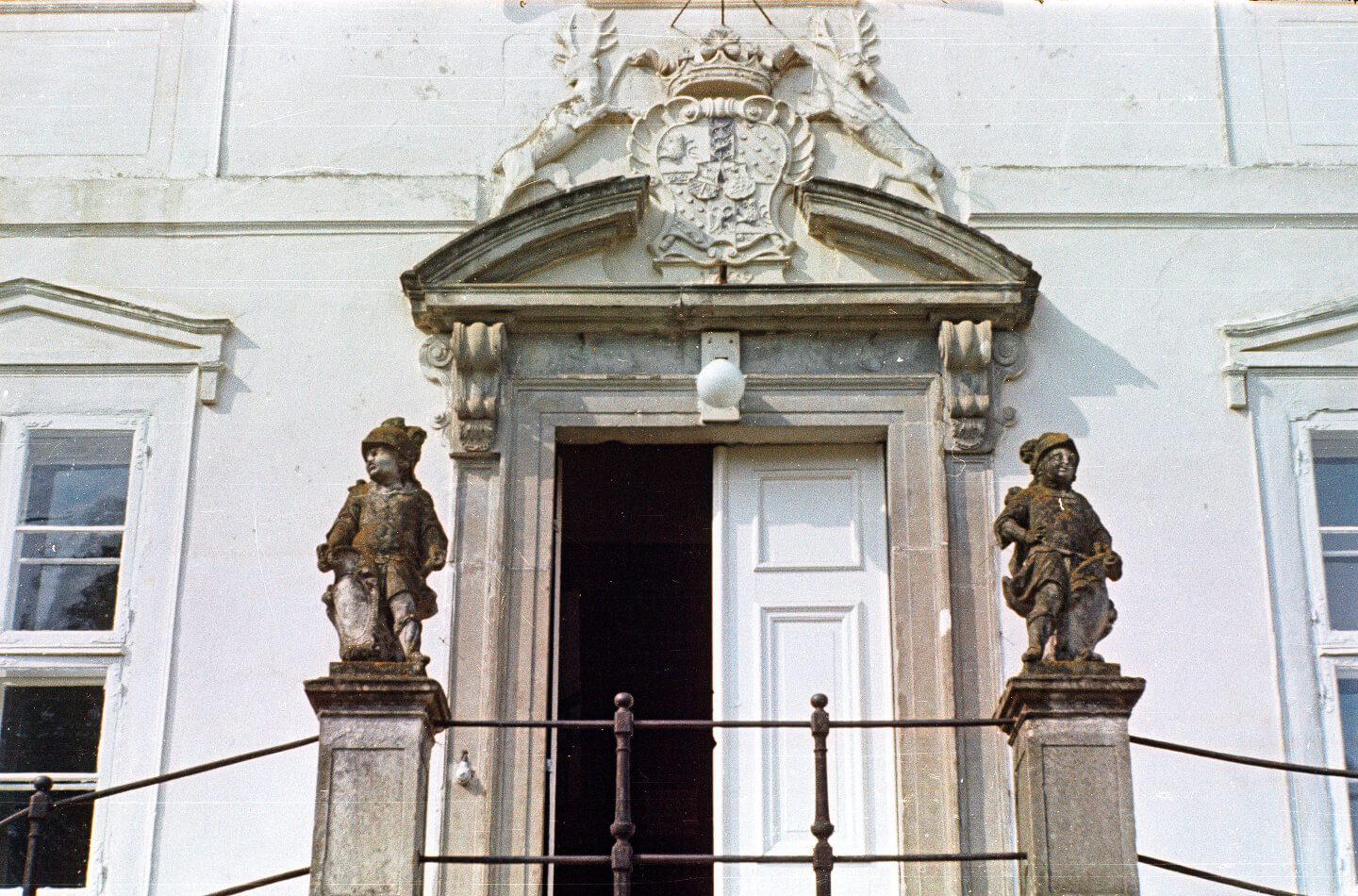 Nahaufnahme von der Fassade des Barockschloss zu Griebenow