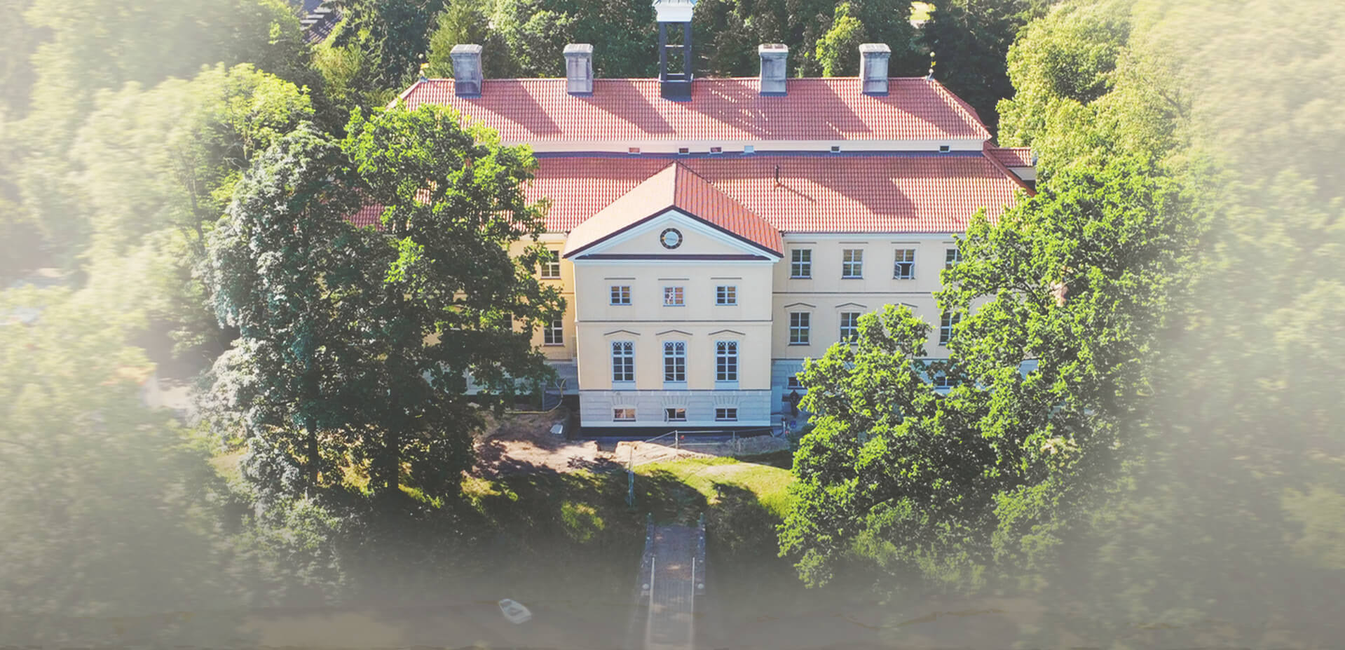 Luftbildaufnahme des Barockschloß zu Griebenow