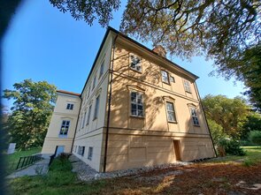 Blick auf barrierefreien Seiten im Barockschloss zu Griebenow