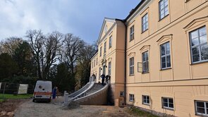 Hauptportal im Barockschloss zu Griebenow